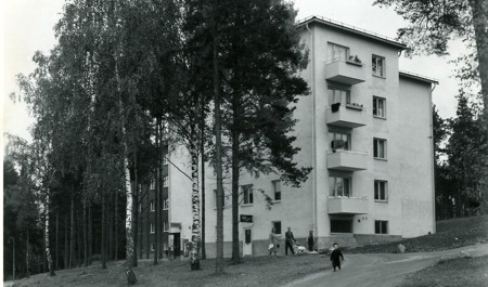 Svarttvitt fotografi över Strindbergsvägen på 1940-talet.