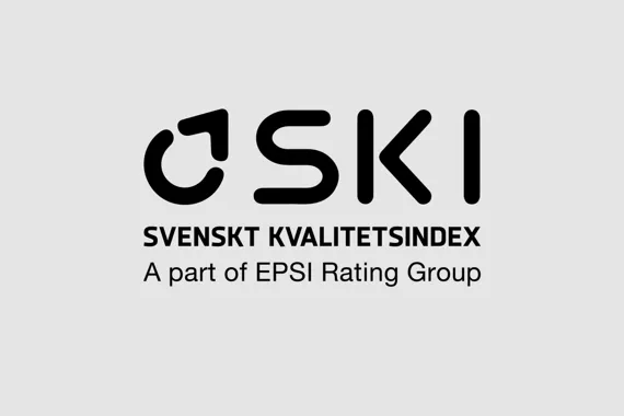 Svart logotyp på grå bakgrund med texten svenskt kvalitetsindex en del av epsi ratings group.
